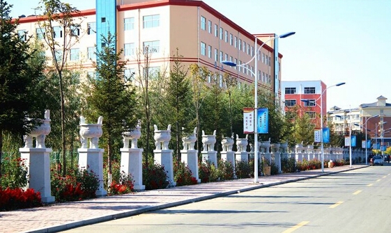 長春科技學院校園風景 現代化與自然美的和諧共舞